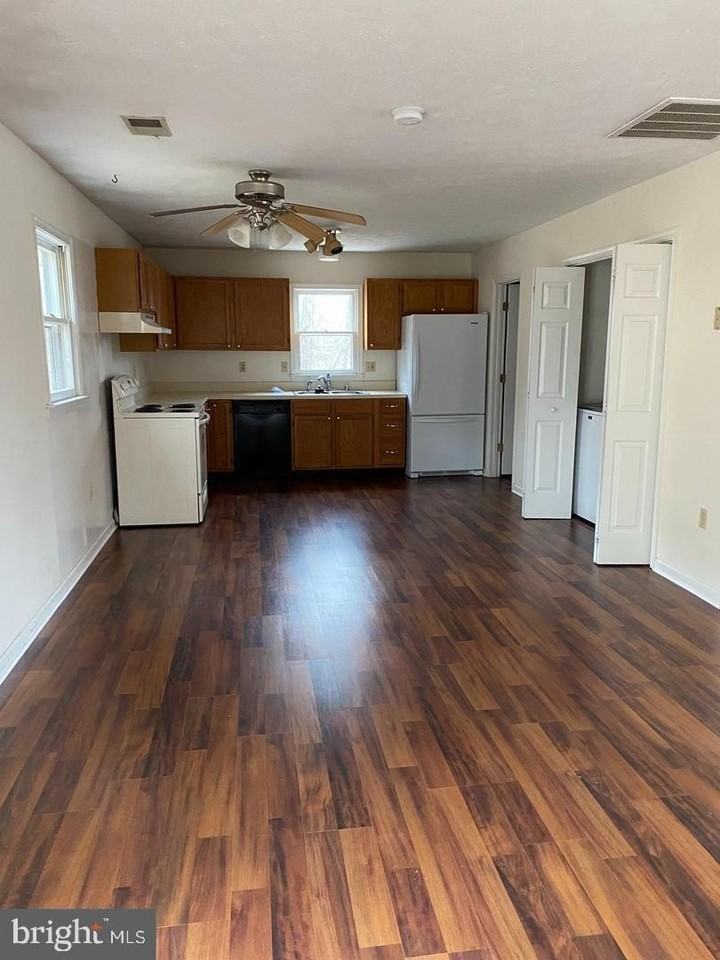 1258 Lakeview Dr - Photo 4 of 18