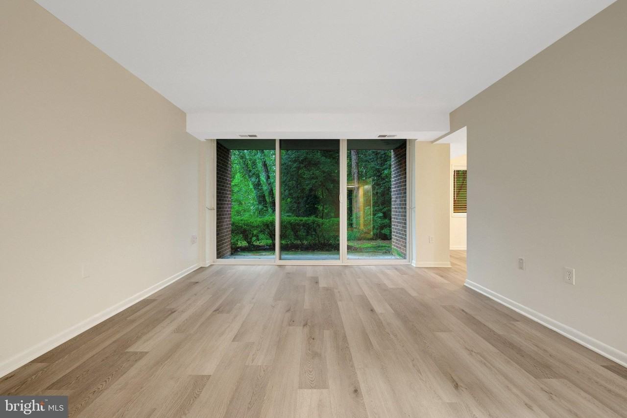 1403 Northgate Sq #1B - Photo 6 of 35