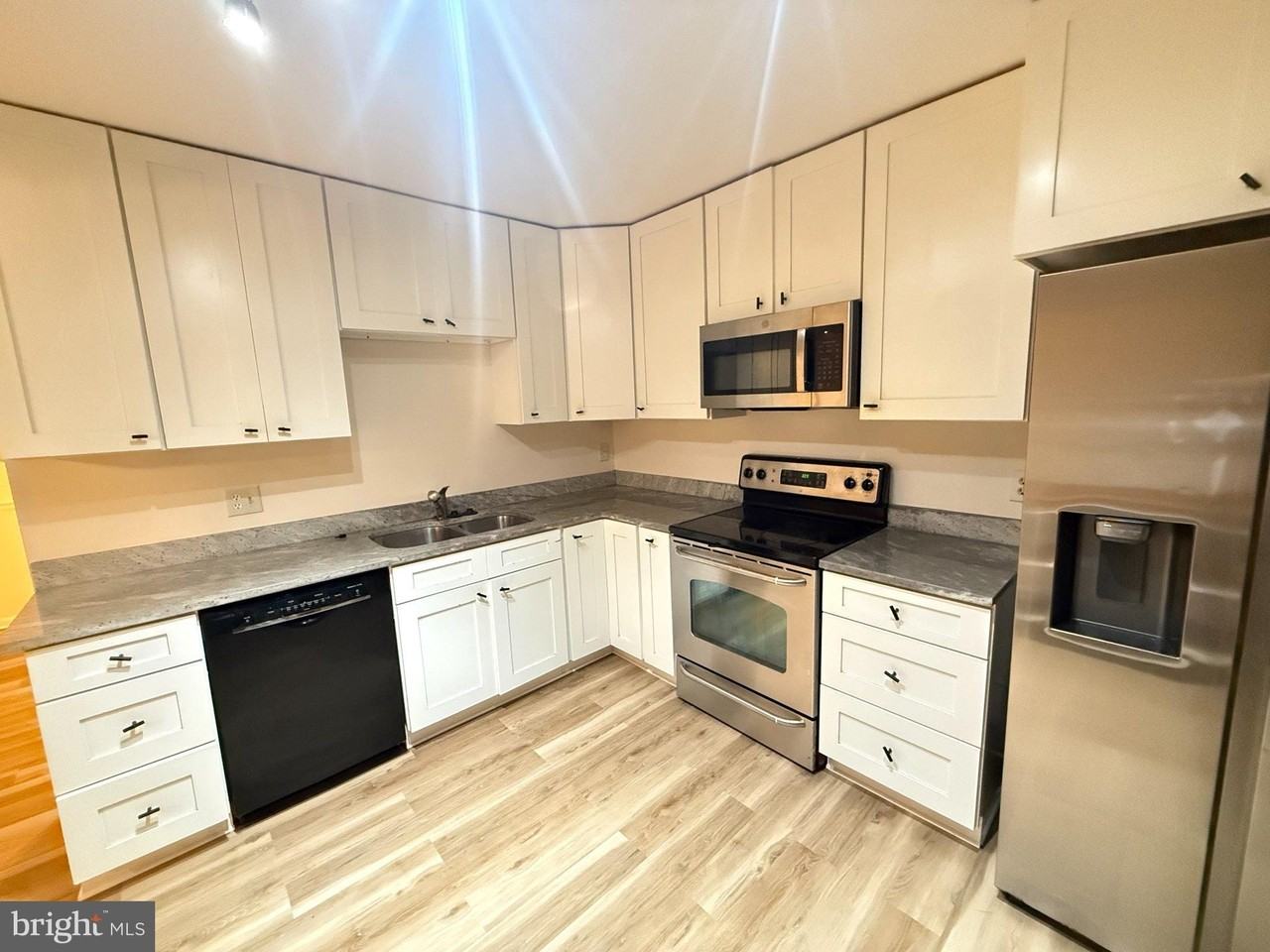8915 Grandstaff Ct - Photo 4 of 22
