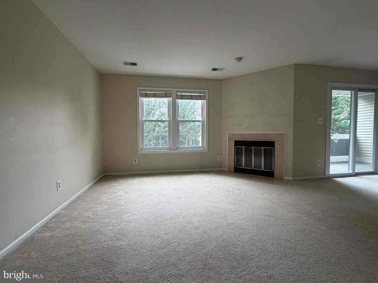 12948 Grays Pointe Rd #12948B - Photo 6 of 10
