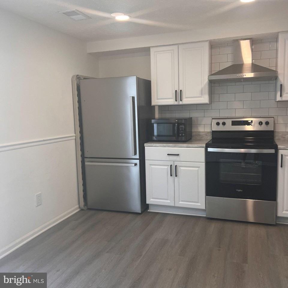 9016 Saint Steven Ct - Photo 3 of 14