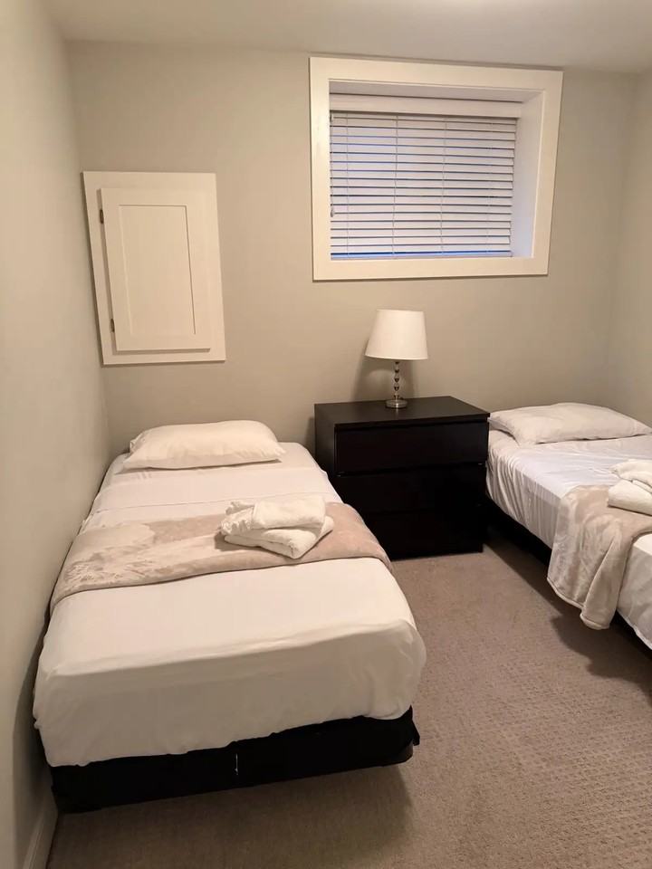 610 6th Street East - Photo 3 of 5