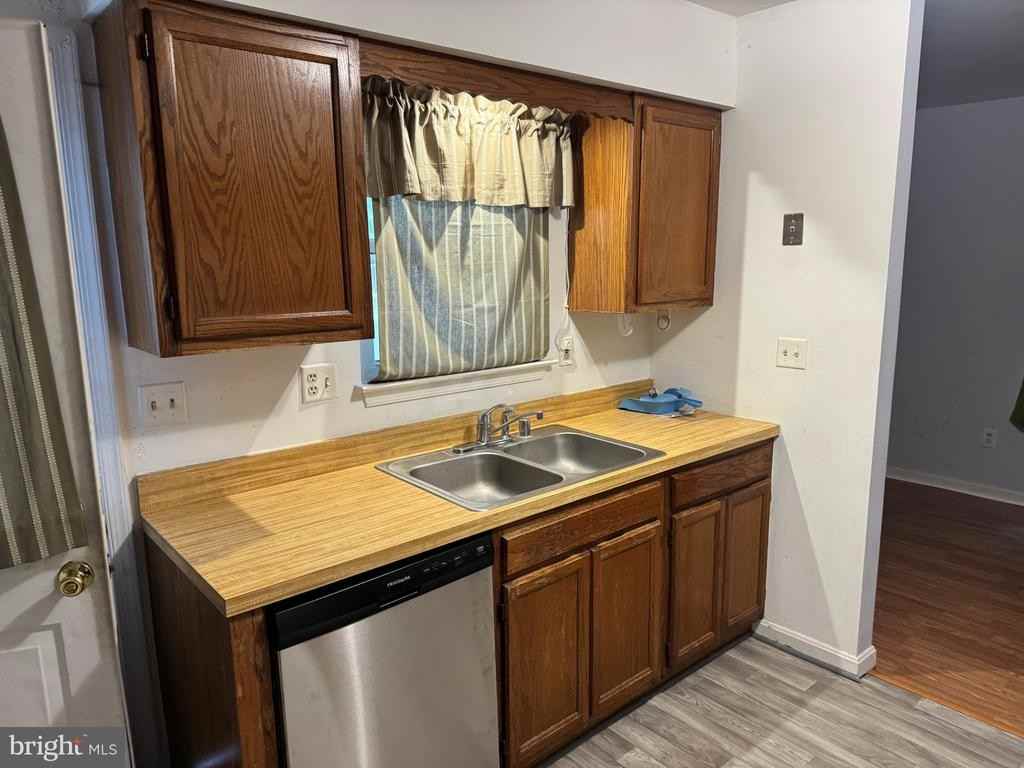 319 Frederick Dr - Photo 2 of 12