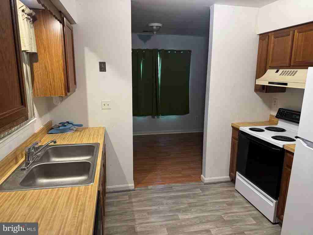 319 Frederick Dr - Photo 5 of 12