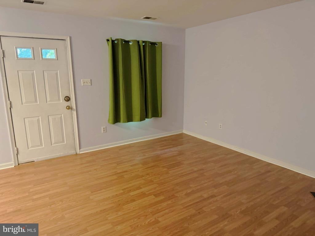 319 Frederick Dr - Photo 6 of 12