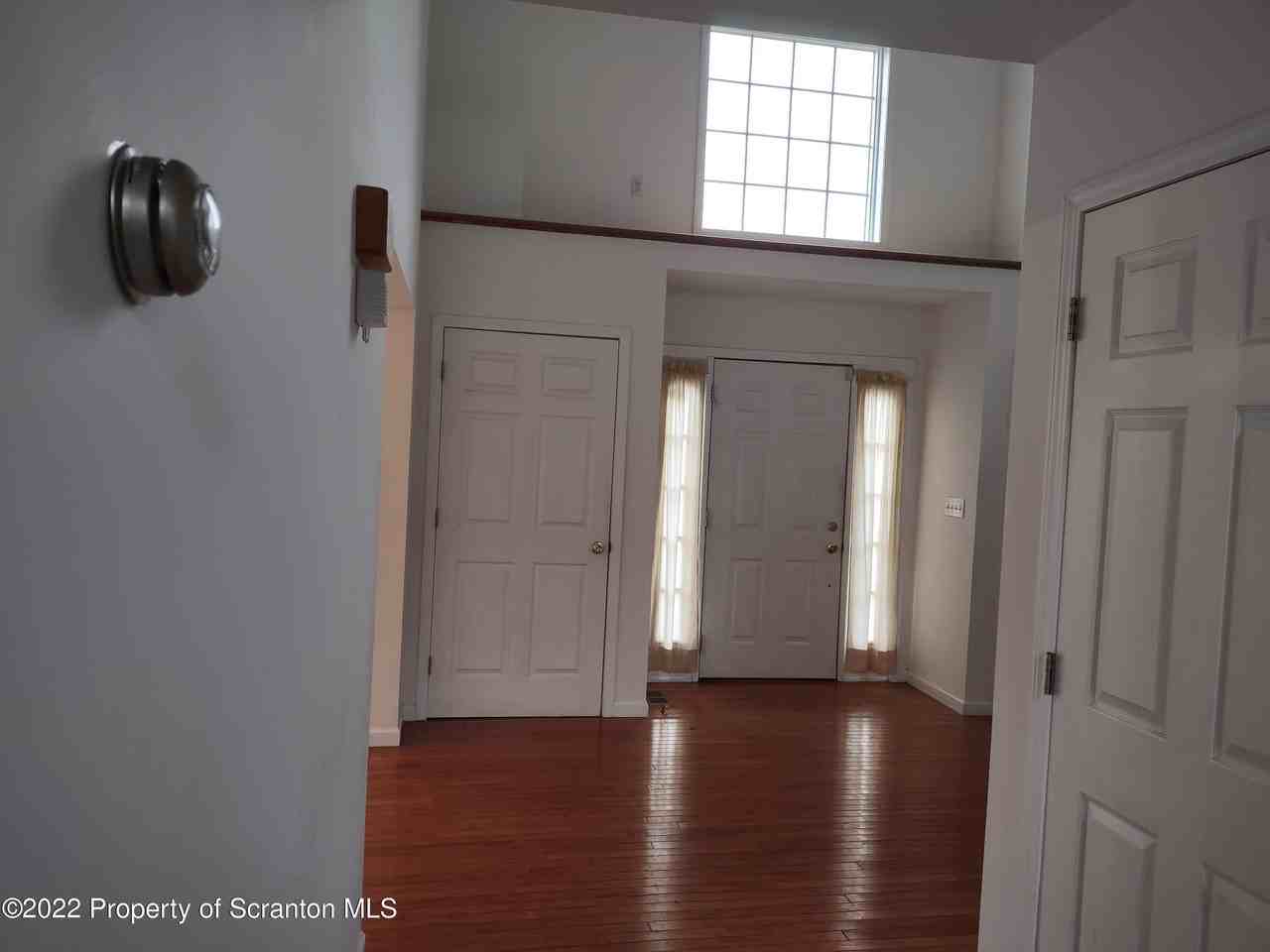 1014 Fairfield Cir - Photo 3 of 21