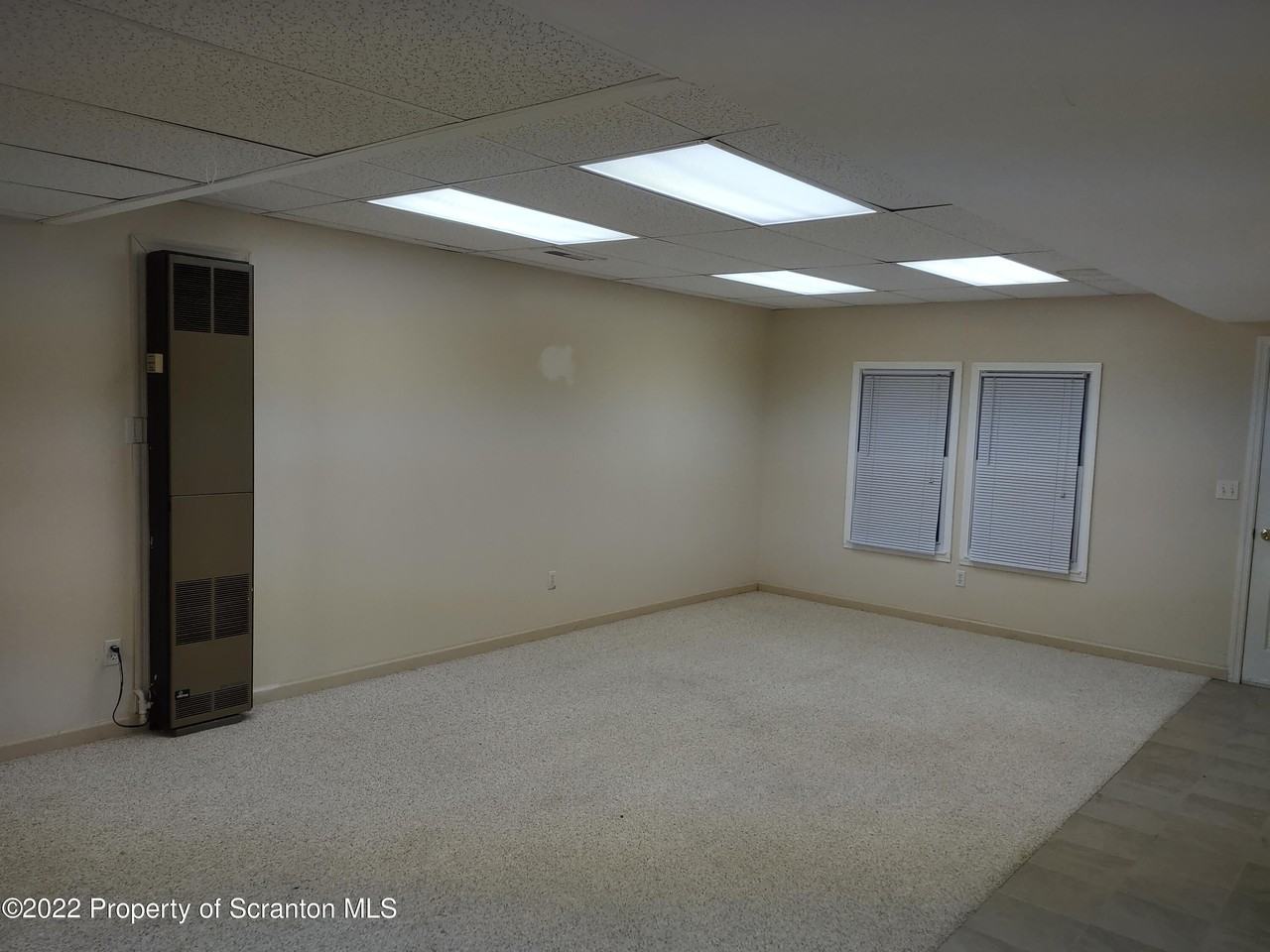 1014 Fairfield Cir - Photo 4 of 21