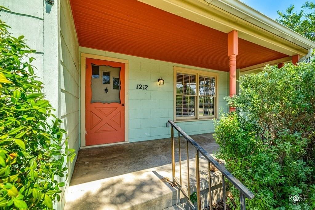 1212 S Jackson St - Photo 2 of 27