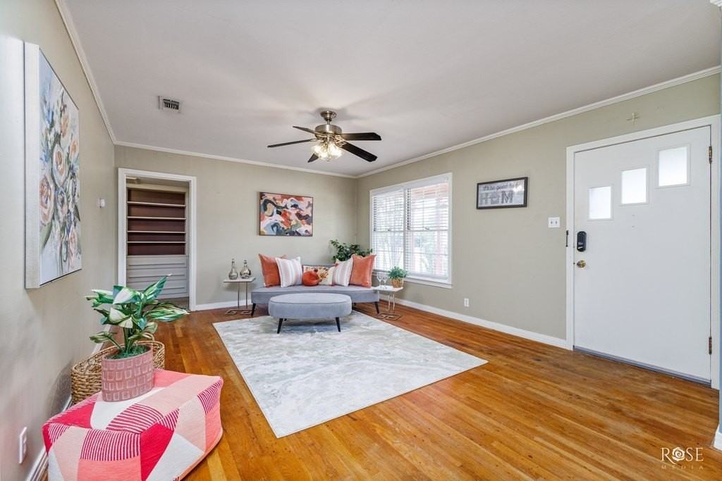 1212 S Jackson St - Photo 4 of 27