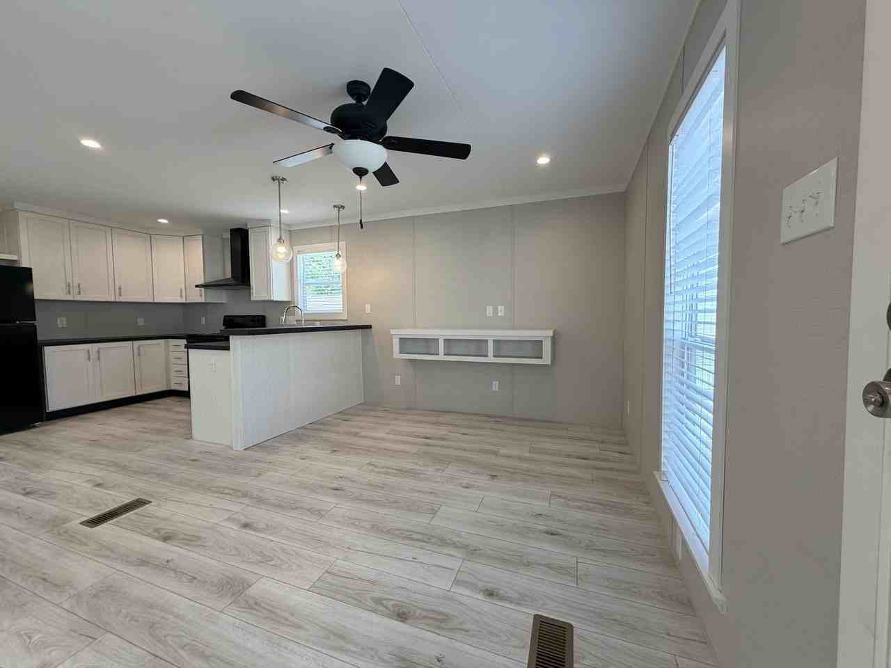 709 N Collins Fwy #31 - Photo 2 of 23