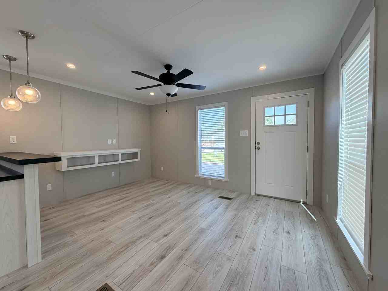 709 N Collins Fwy #31 - Photo 4 of 23