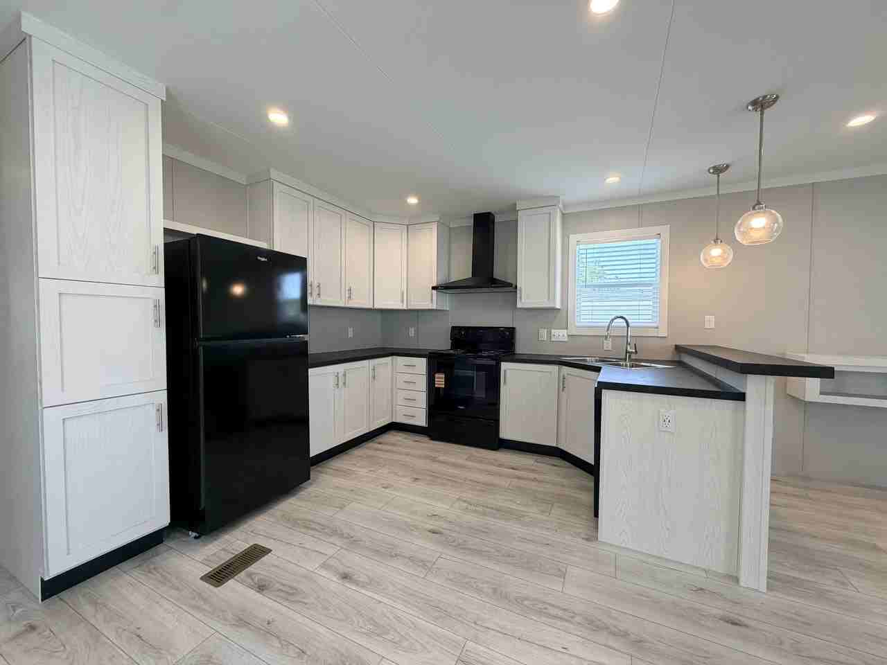 709 N Collins Fwy #31 - Photo 5 of 23