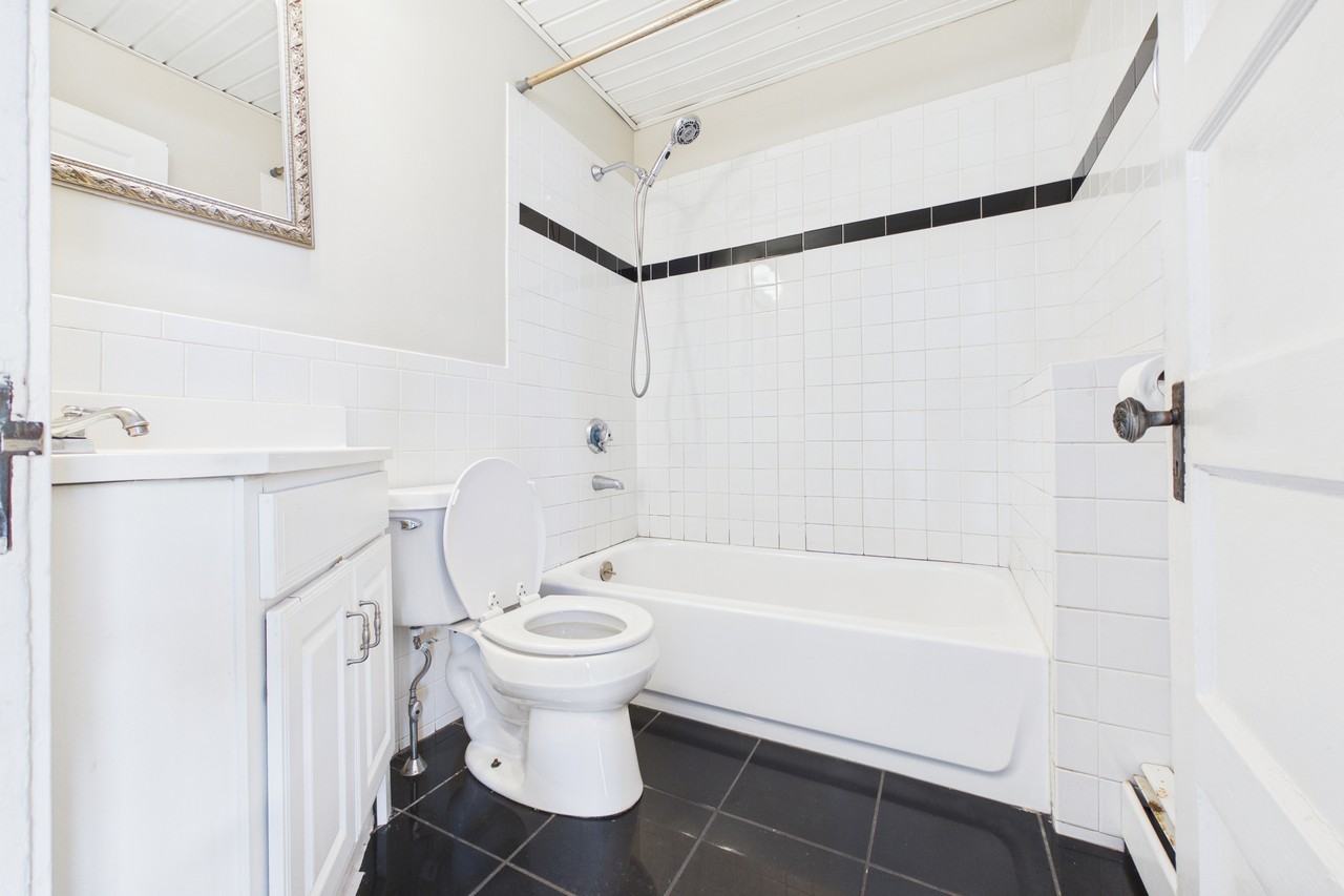 1303 Smith St #2 - Photo 6 of 9