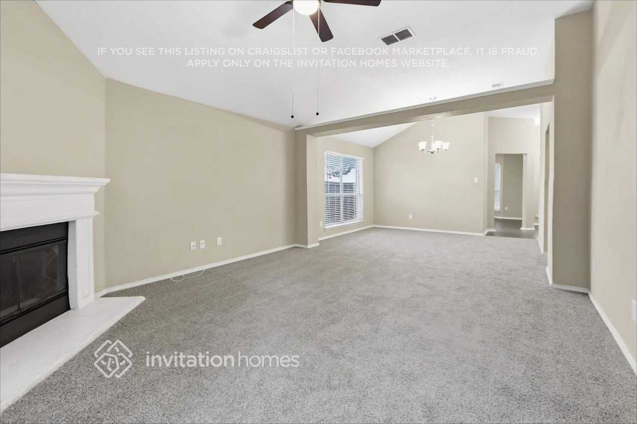 10200 Cypress Hills Dr - Photo 4 of 19