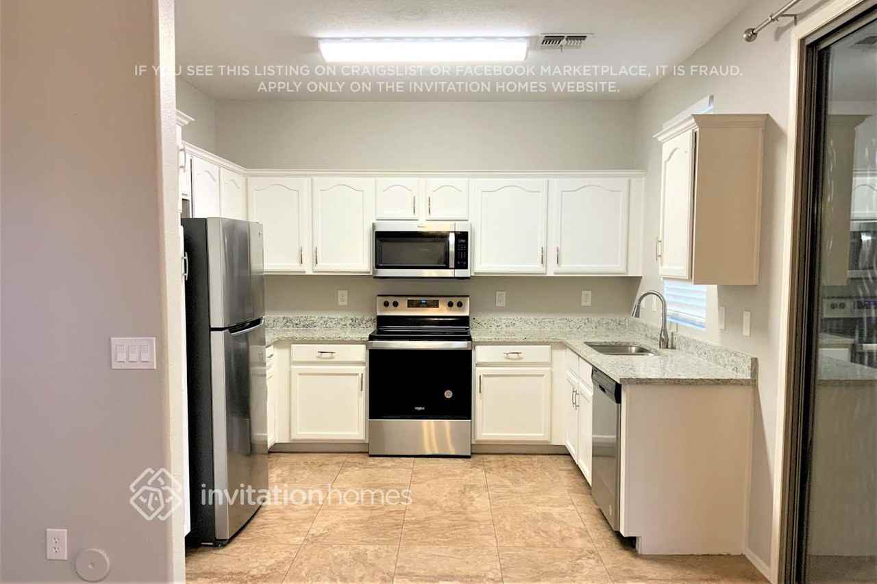 833 E Impreria St - Photo 4 of 16
