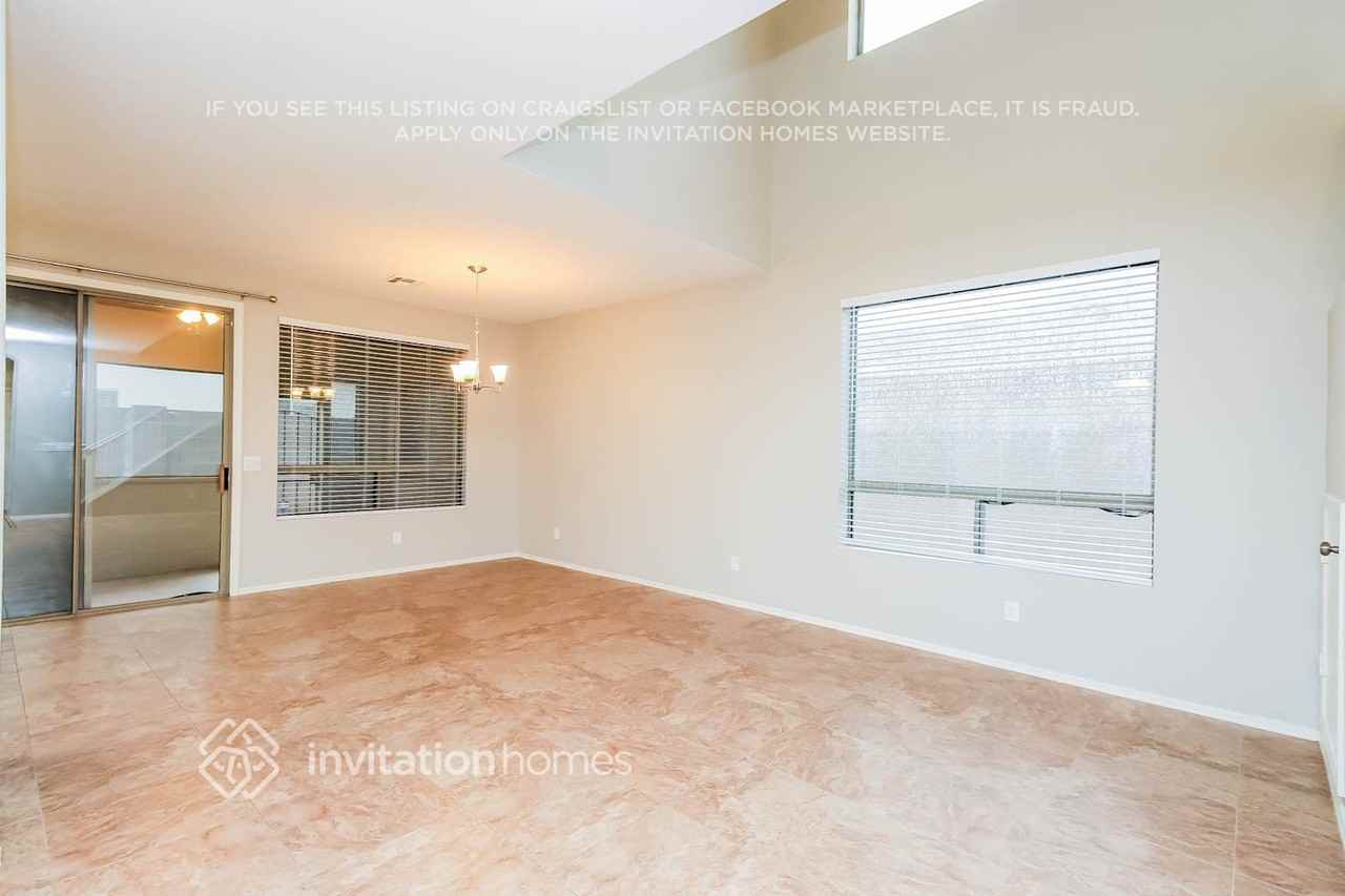 833 E Impreria St - Photo 5 of 16