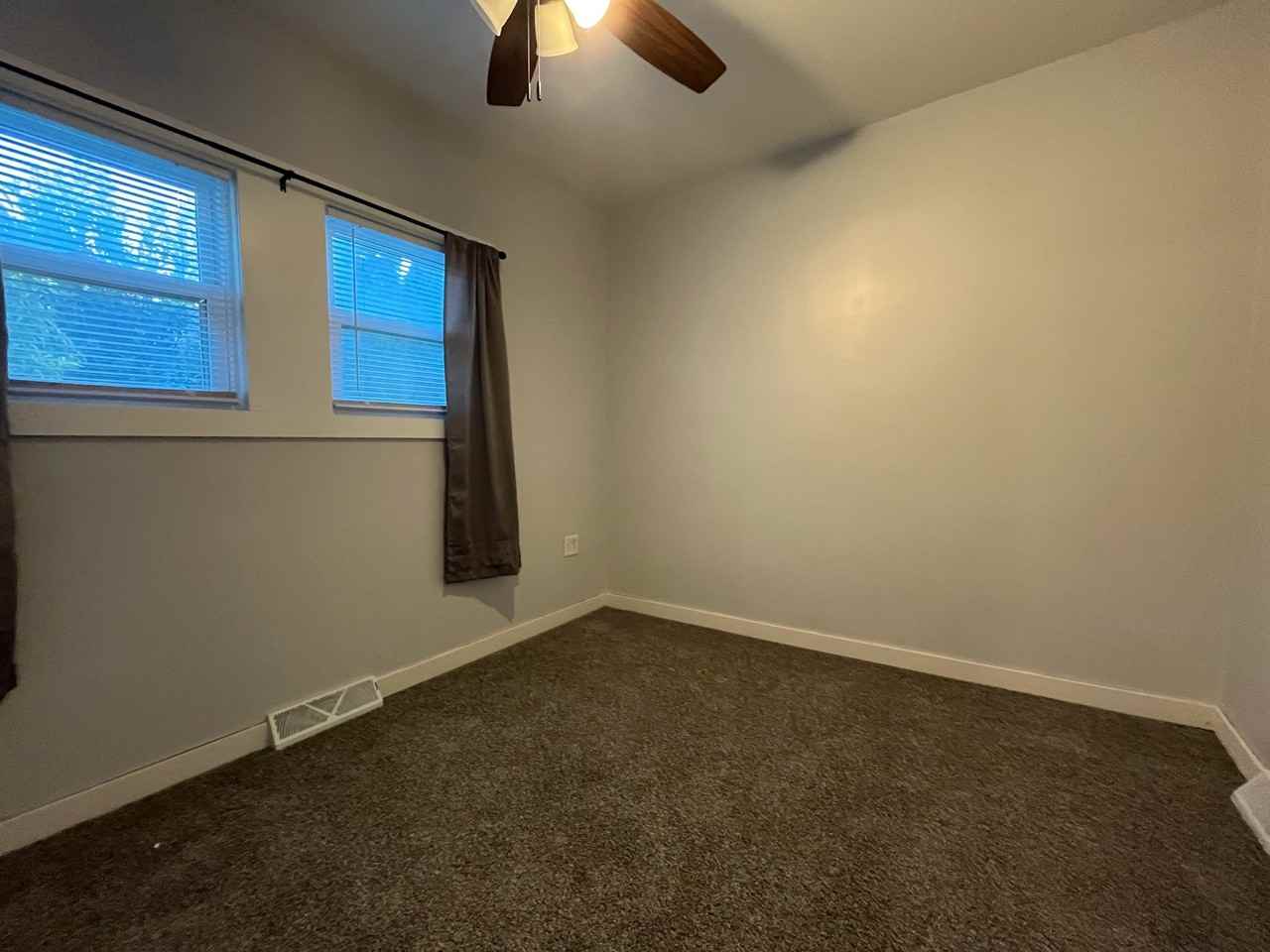 828 E 27th St #1 - Photo 3 of 7