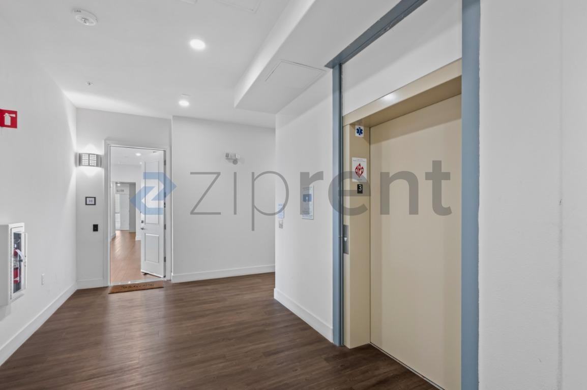 1630 Delano St #30 - Photo 5 of 31