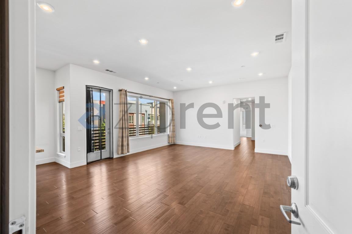 1630 Delano St #30 - Photo 6 of 31