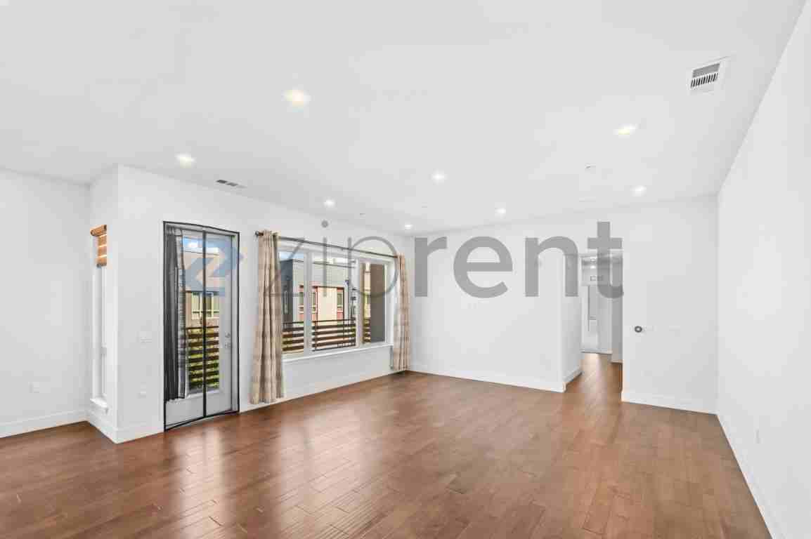 1630 Delano St #30 - Photo 7 of 31