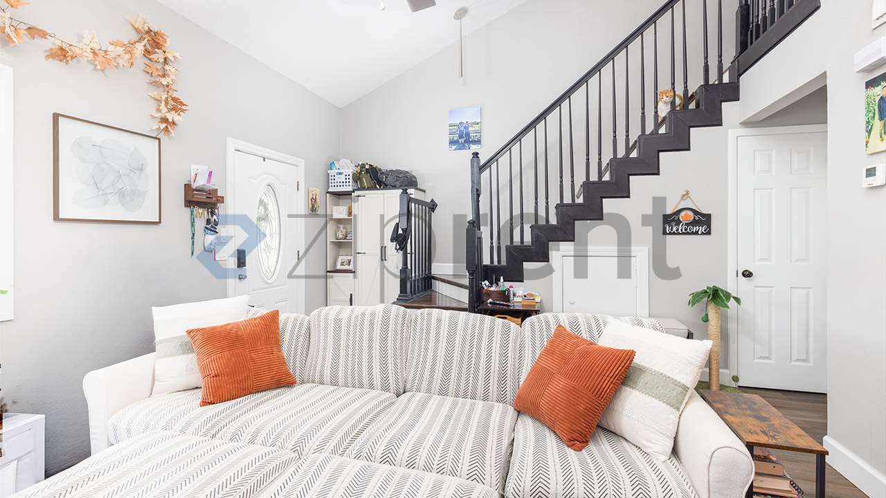 1229 Winter Green Way - Photo 4 of 18