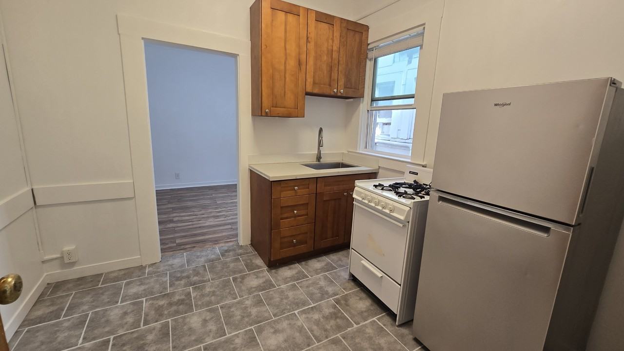 2735 Mission St #22 - Photo 5 of 9