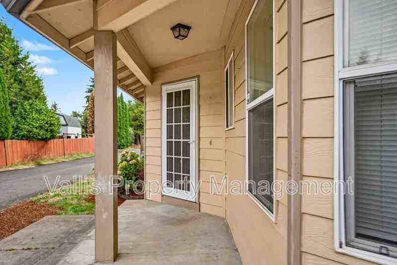 4519 Gracie Ln N - Photo 3 of 25