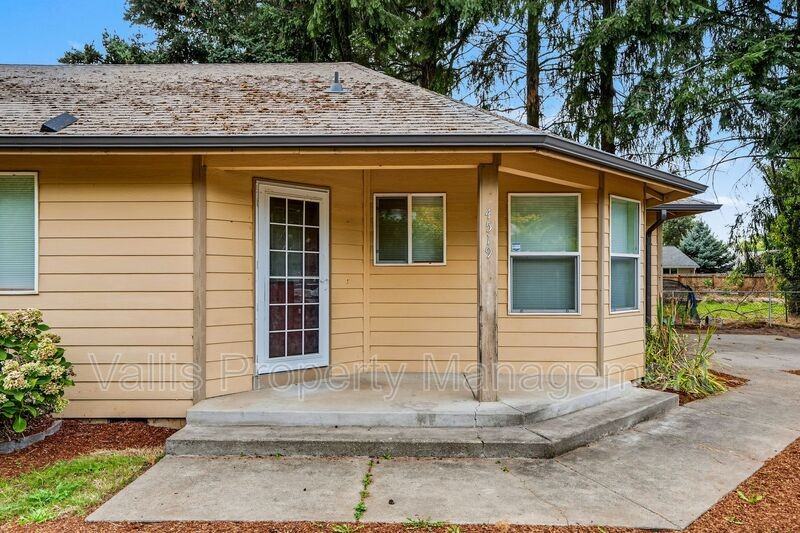 4519 Gracie Ln N - Photo 4 of 25