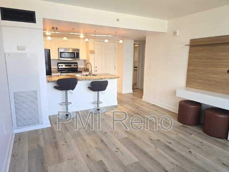 450 N Arlington Ave #303 - Photo 4 of 17