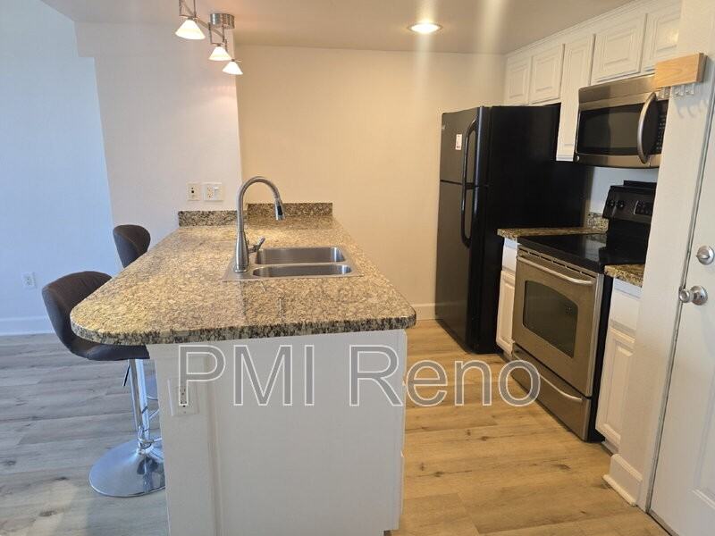 450 N Arlington Ave #303 - Photo 5 of 17