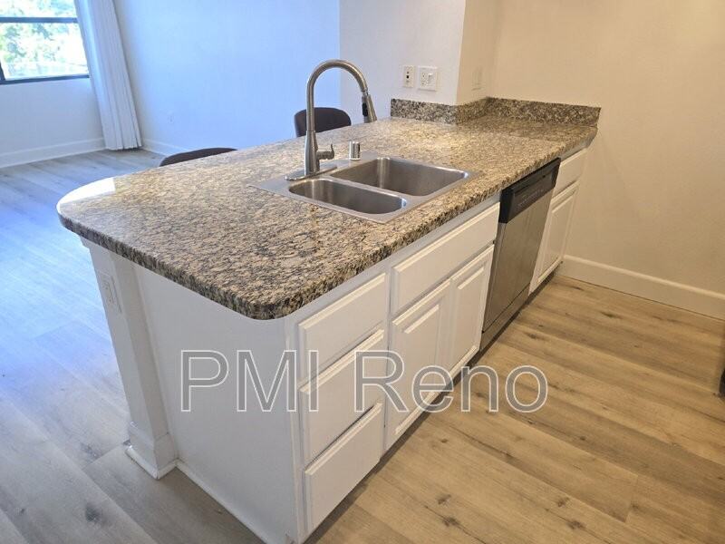 450 N Arlington Ave #303 - Photo 6 of 17