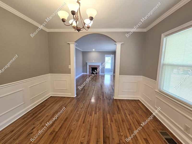 1807 Donnalee Ave Se - Photo 5 of 17