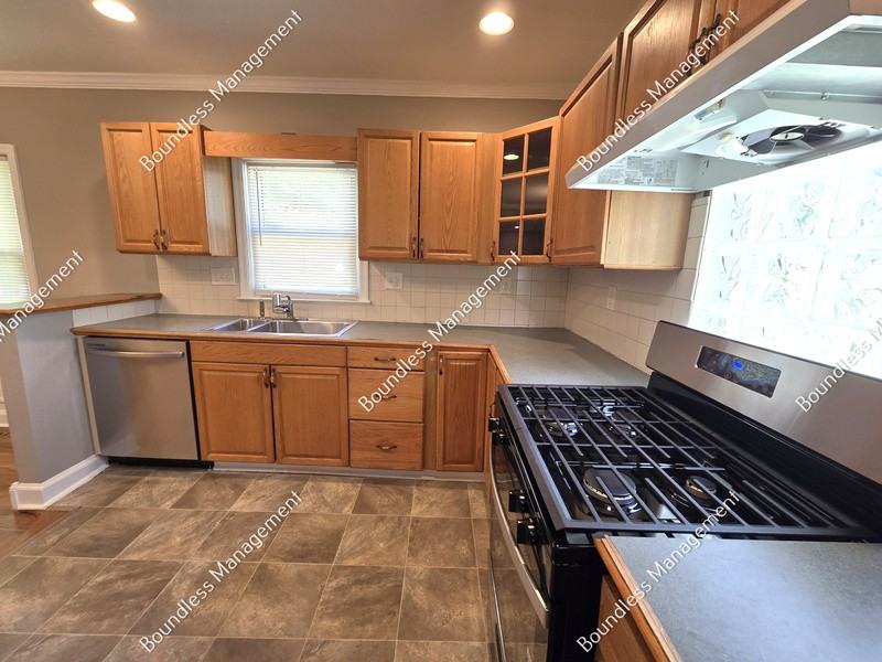 1807 Donnalee Ave Se - Photo 7 of 17