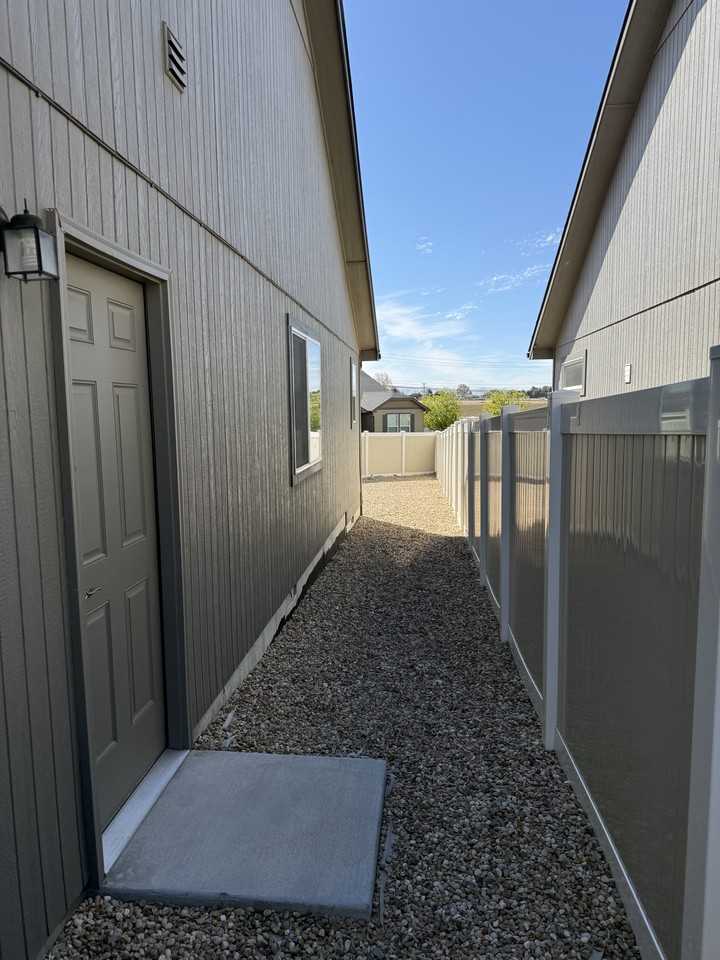 3805 South Windy Ridge Drive - Photo 4 of 29