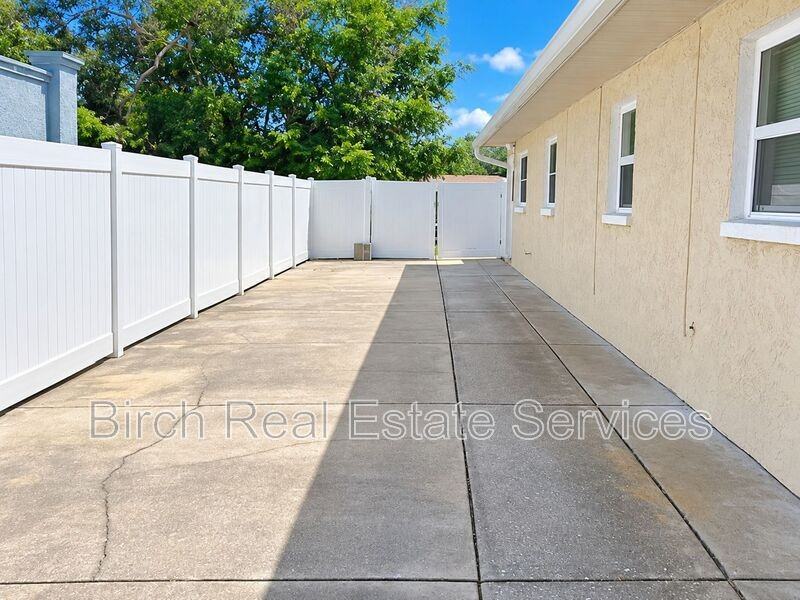 5626 Charles St - Photo 3 of 17