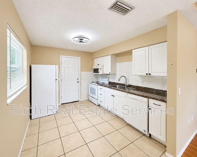 5626 Charles St - Photo 7 of 17