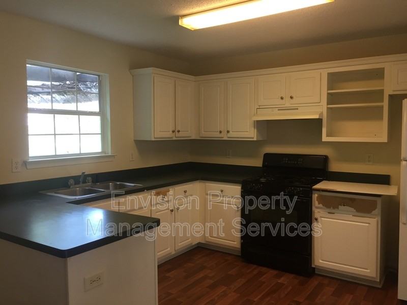 1492 Cedar Creek Dr - Photo 5 of 15