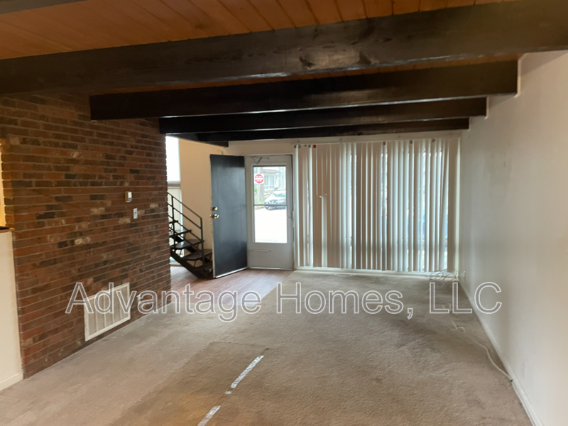 936 N 71st St - Photo 4 of 16