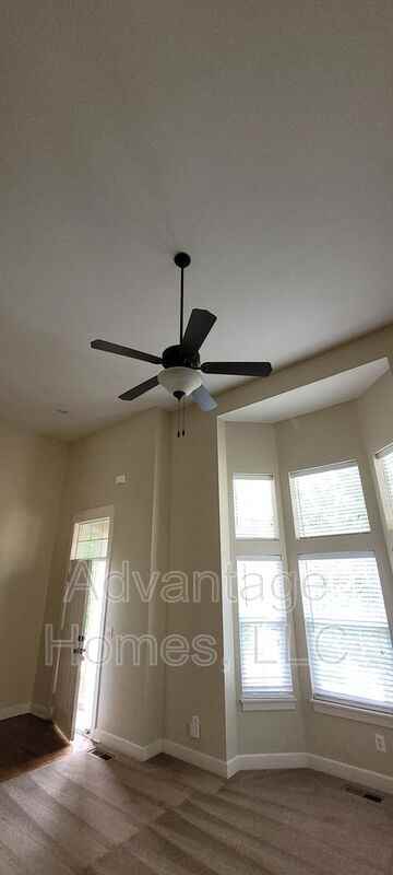 2915 Swift Ave - Photo 5 of 29