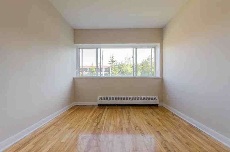 236 Jogues Street - Photo 6 of 10