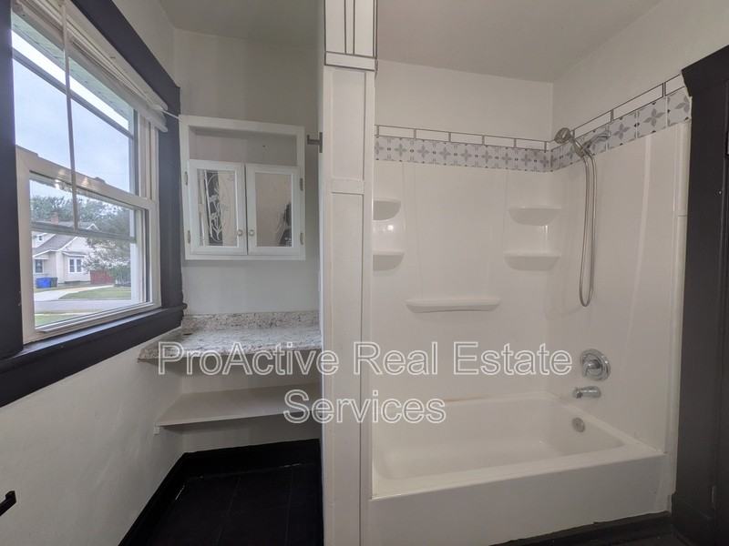 3105 Somme Ave - Photo 2 of 14
