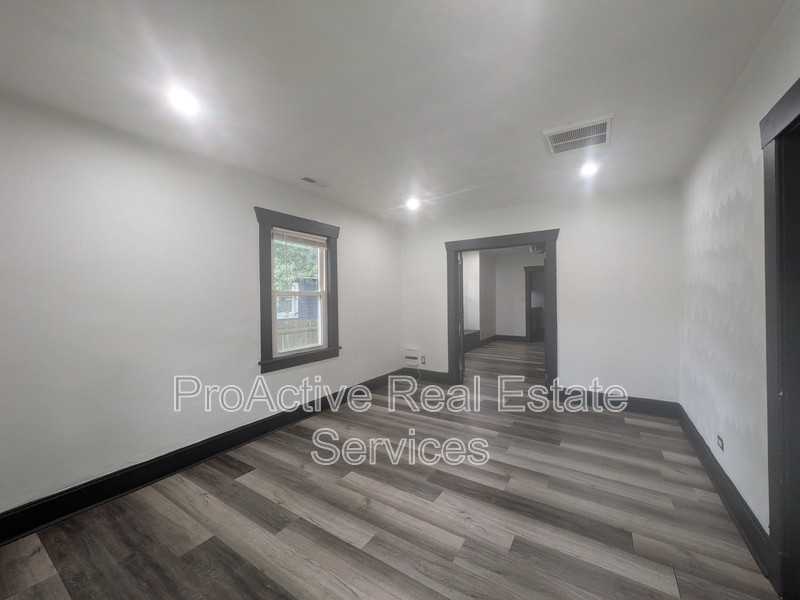3105 Somme Ave - Photo 5 of 14