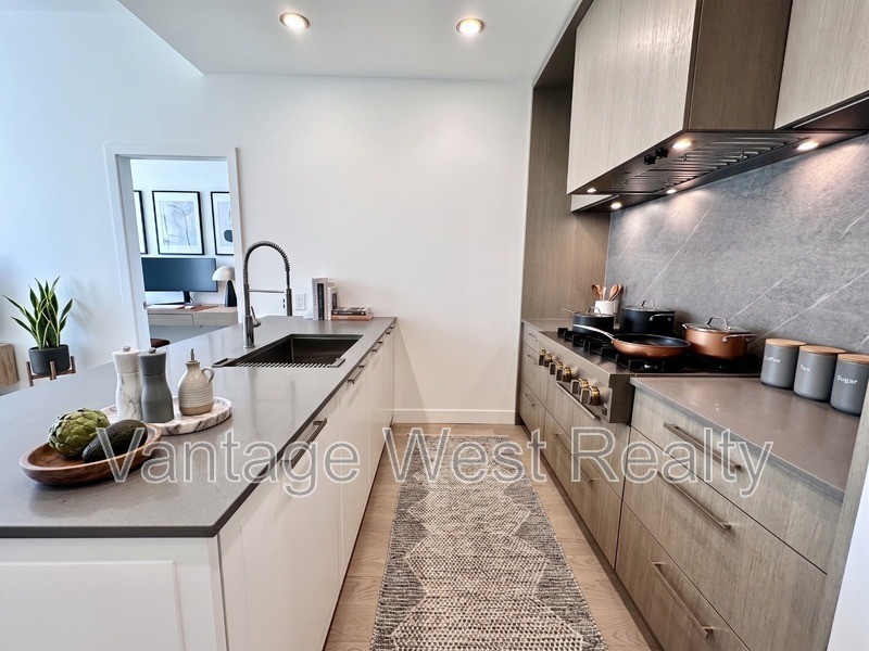 N201 - Photo 2 of 46