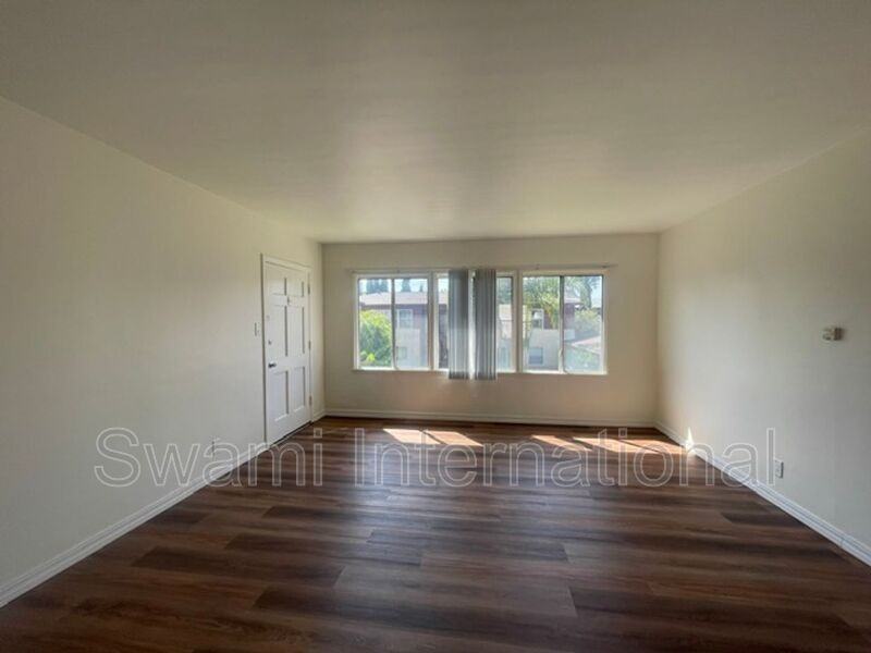 622 1/2 E 97th St #4 - Photo 7 of 22