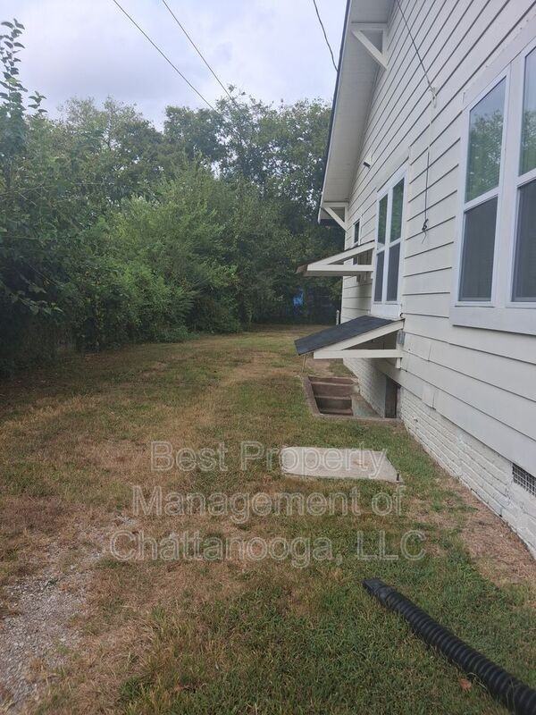 1103 Sheridan Ave - Photo 2 of 19