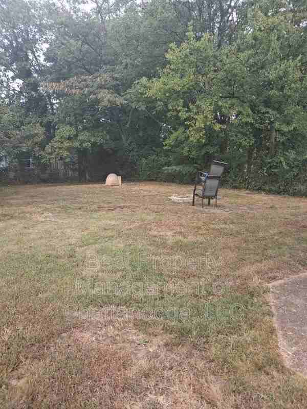 1103 Sheridan Ave - Photo 3 of 19