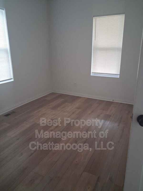 1103 Sheridan Ave - Photo 4 of 19