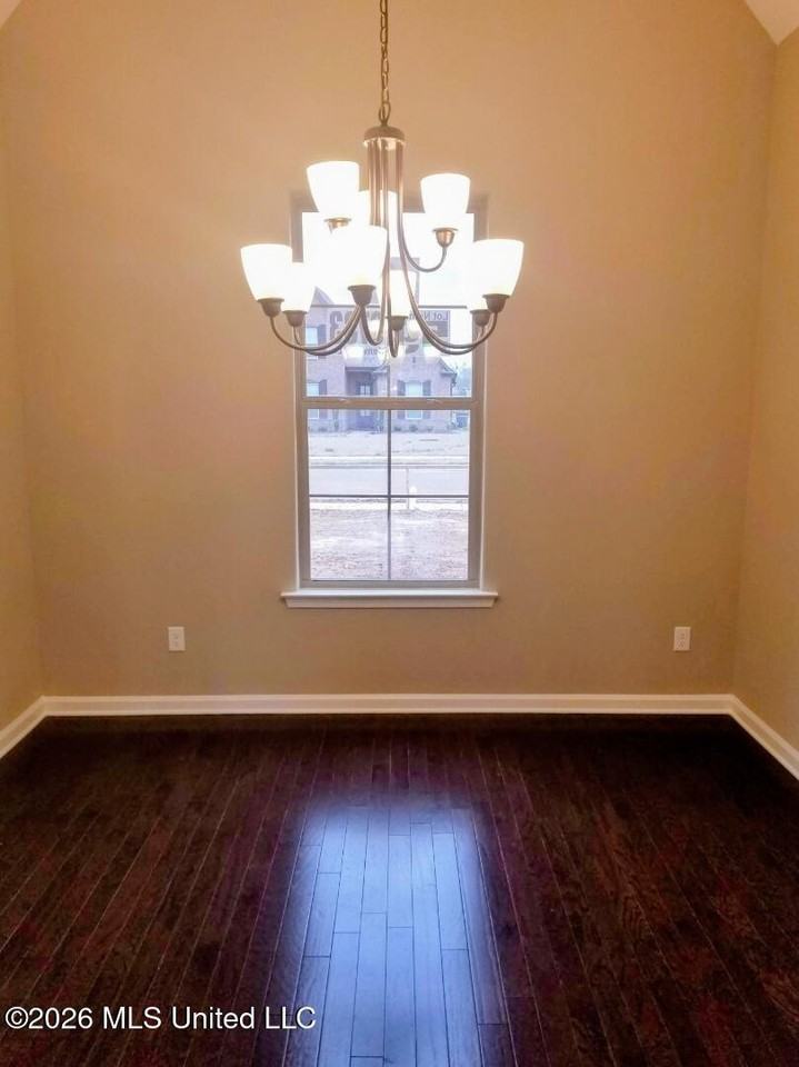 8733 Kenwood Ln - Photo 6 of 10