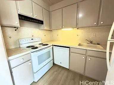 430 Keoniana St #606 - Photo 2 of 8