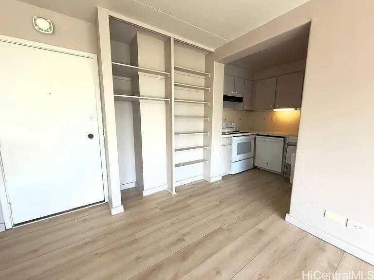 430 Keoniana St #606 - Photo 3 of 8